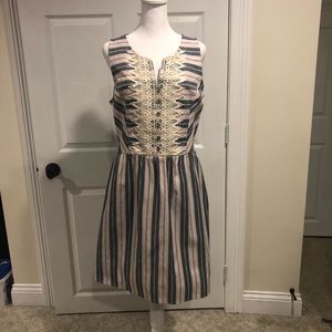 Sleeveless plus size twee midi dress with lace bodice